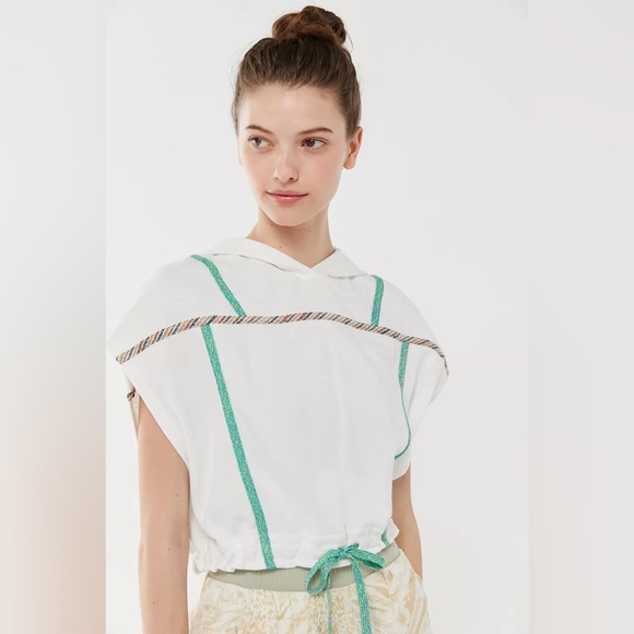 NWOT UO Lana Sleeveless Drawstring Hem Hoodie Sweatshirt - Picture 3 of 9